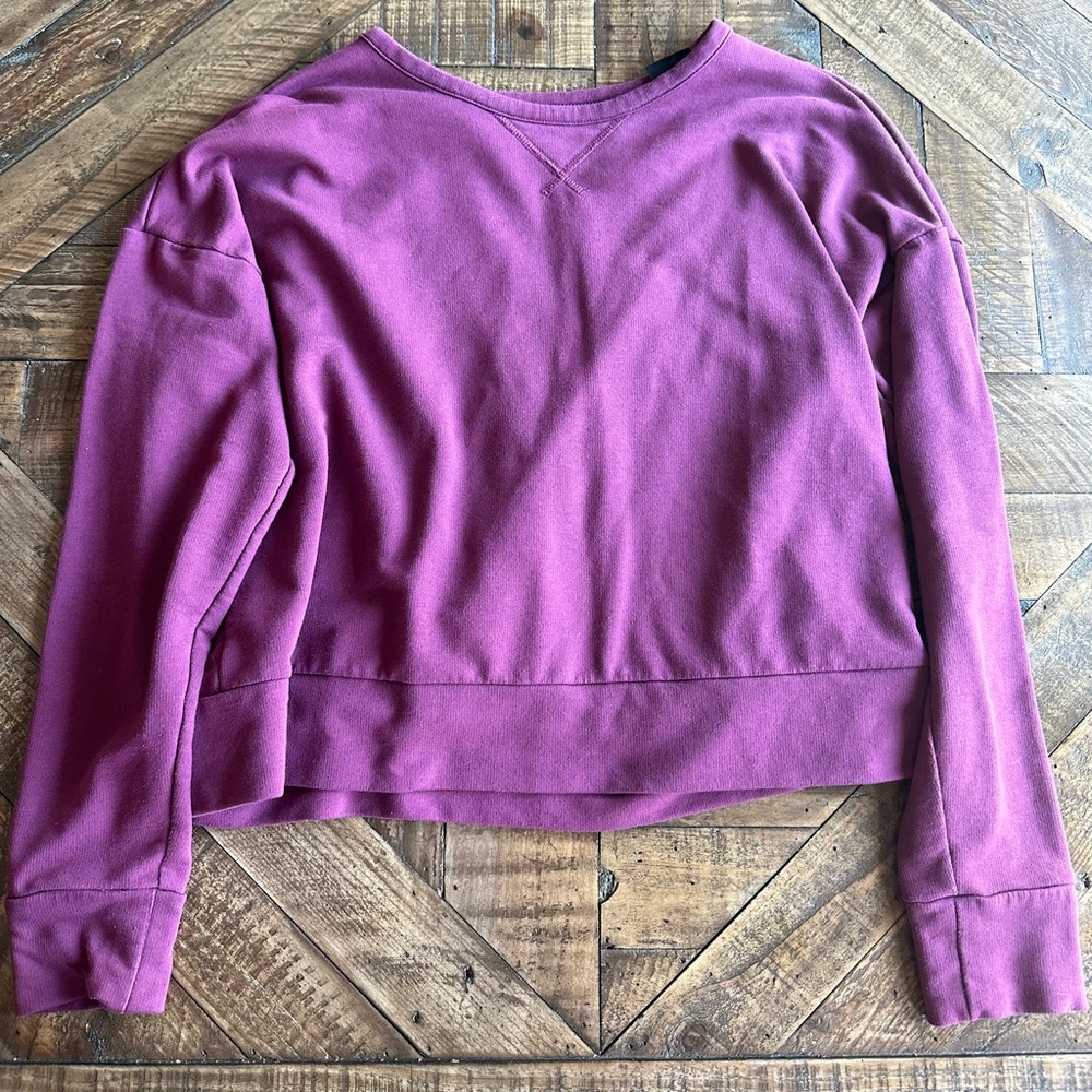 Nike yoga pullover fit like small but is size L